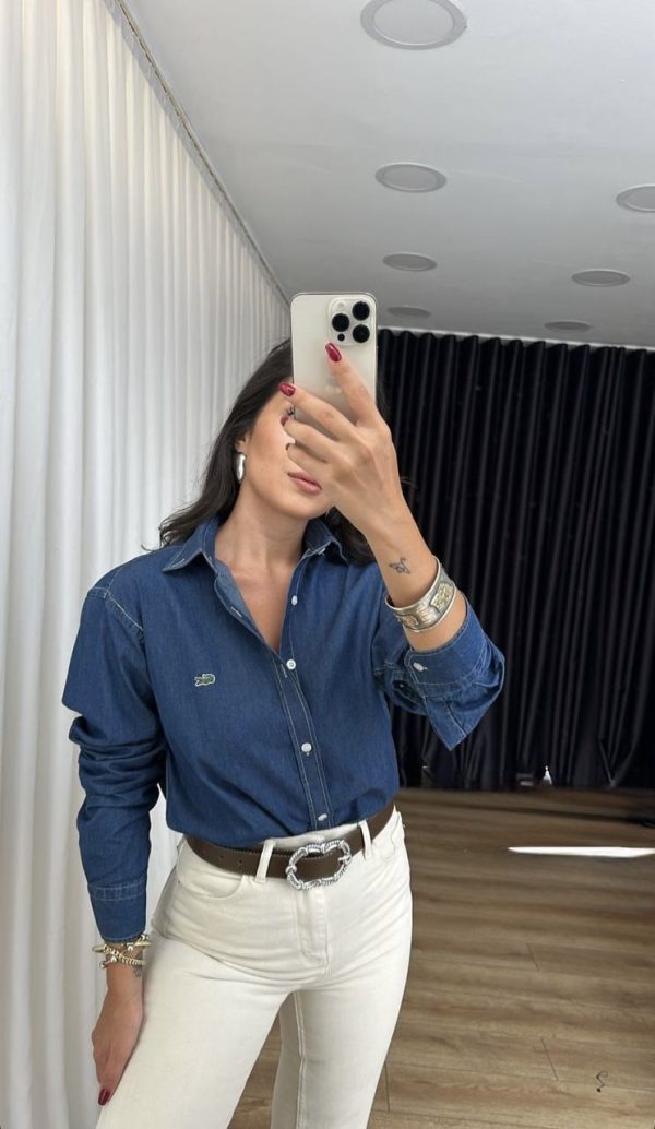 ⁦חולצה מכופתרת ג׳ינס מותג לאקוסט⁩ – תמונה ⁦4⁩