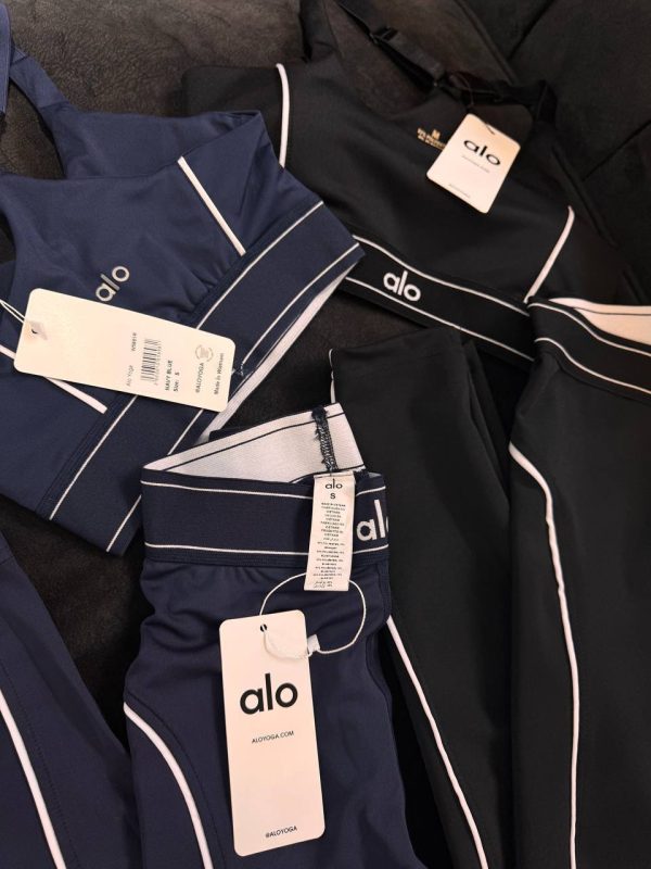 ⁦חליפת ספורט alo צבע שחור⁩ – תמונה ⁦2⁩